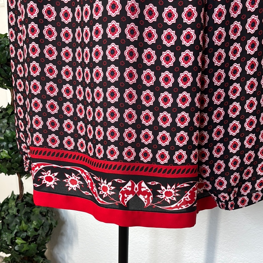 Anne Klein Red and White Graphic Long Sleeve Blouse - Picture 5 of 9